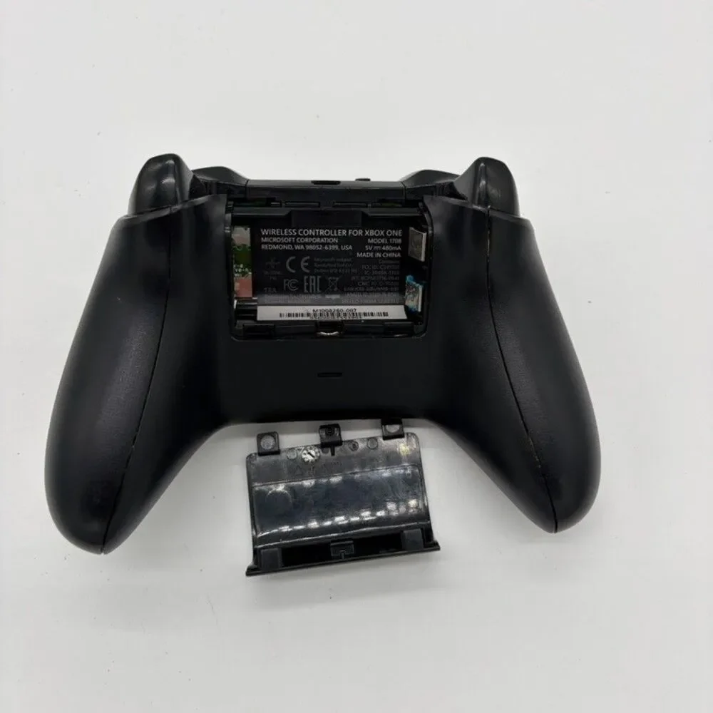 Xbox One Wireless Bluetooth Controller Model 1708 - Black (tested)